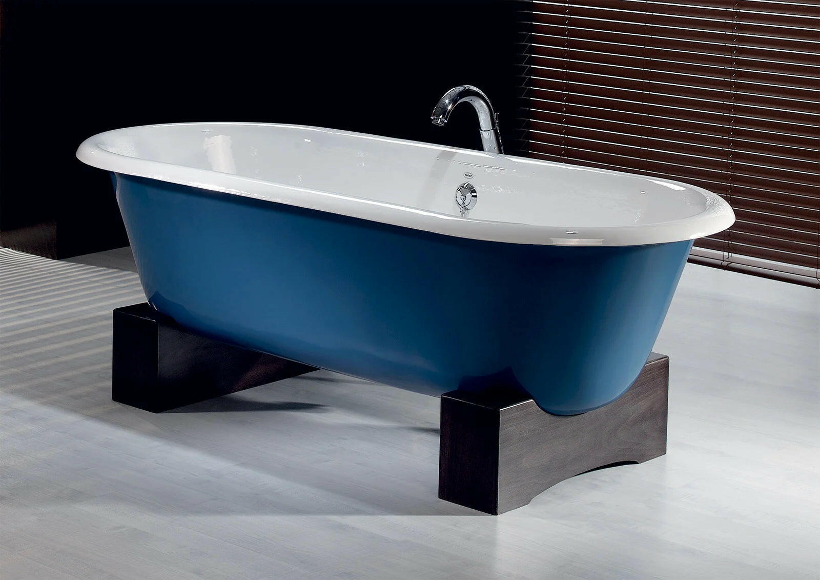 Regal Cast Iron Bathtub with Wooden Base |  Bathtub |  Cheviot USD |  Cheviot.